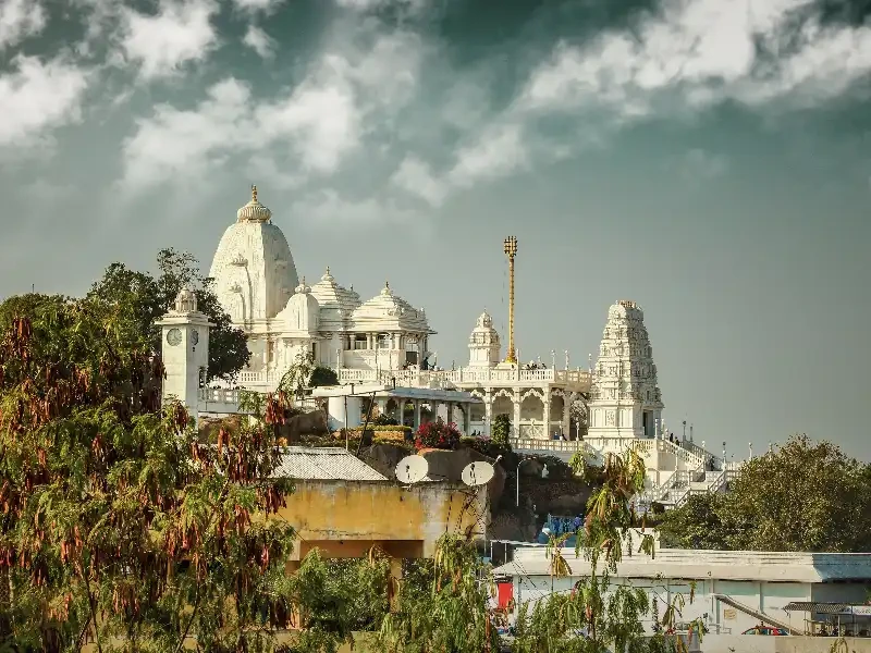 Tempio di Birla, Viaggio in india