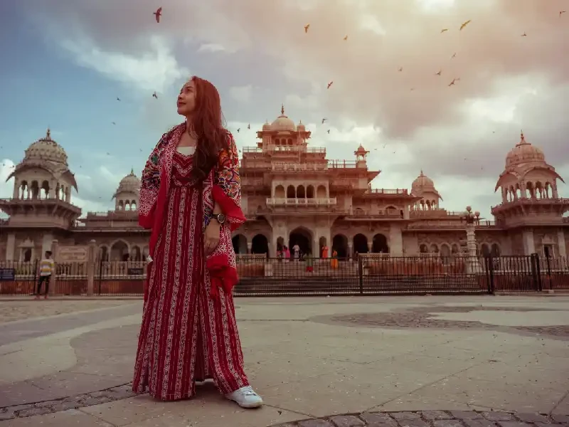 Palazzo Albert Hall, Tour India