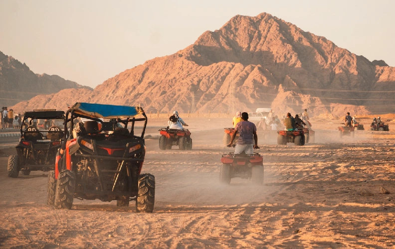 Ruta en quad entre dunas y paisajes desérticos de El Gouna