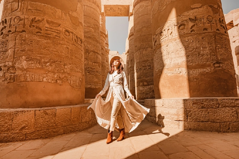 Donna nel Tempio, viaggio cairo e luxor