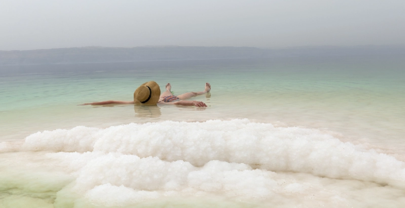 Cose da vedere in Giordania, Una donna al mare in giordania