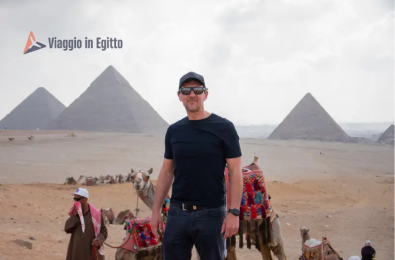 Il nostro cliente nelle Piramidi, viaggio di lusso in egitto