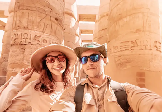 Escursione Luxor da Assuan, un tempio a Luxor
