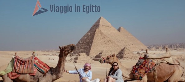 una coppia davanti alle piramidi, crociera nilo e cairo