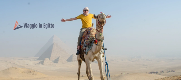 un uomo davanti alle piramidi, crociera sul nilo e marsa alam