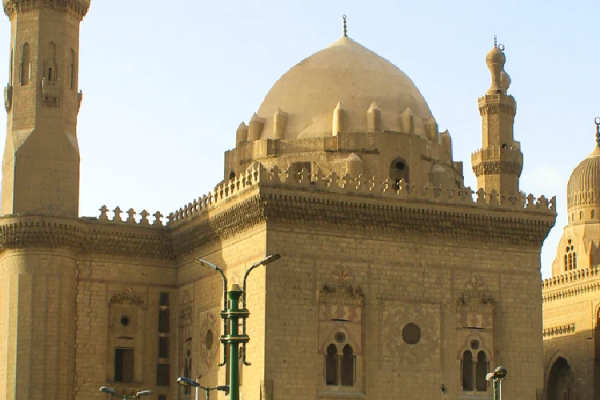 Moschea del Sultano Hassan: Icona celebre dell’Arte Islamica