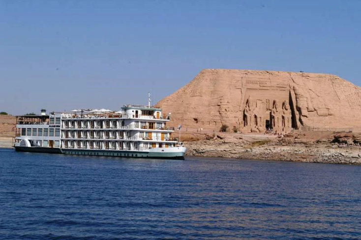 Cosa fare in Egitto a dicembre? una crociera davanti al tempio di abu simbel