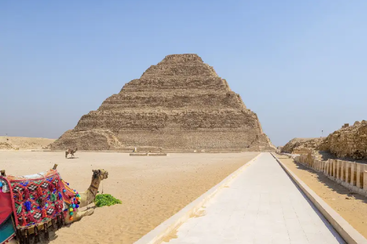 la piramide a gradoni di Djoser a Saqqara, come organizzare un viaggio in Egitto