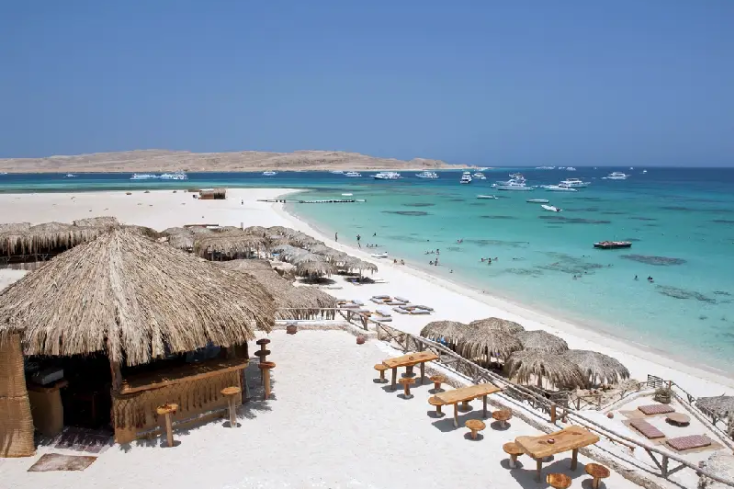 una spiaggia a hurghada in egitto. hurghada o  sharm
