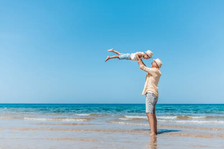 un padre con suo figlio a hurghada