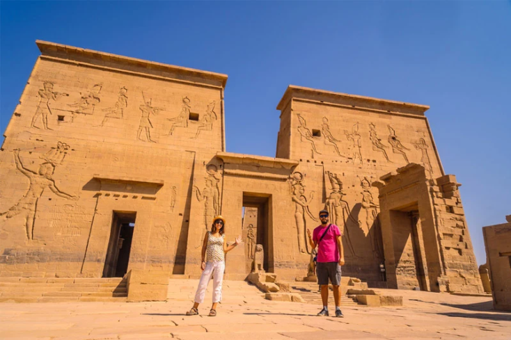 una coppia al tempio di Edfu