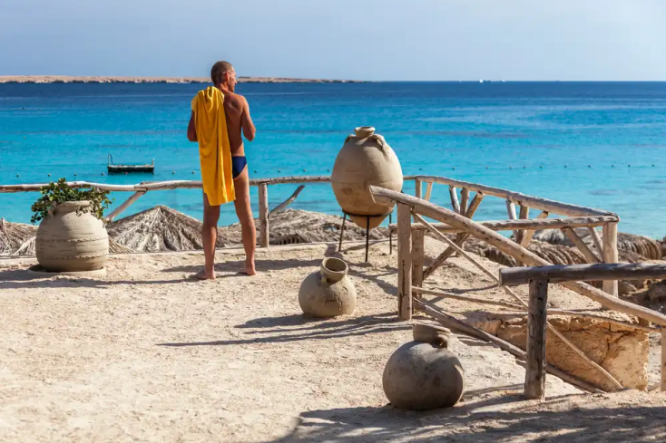 un uomo a sharm el shiekh, cose da evitare a sharm el shiekh