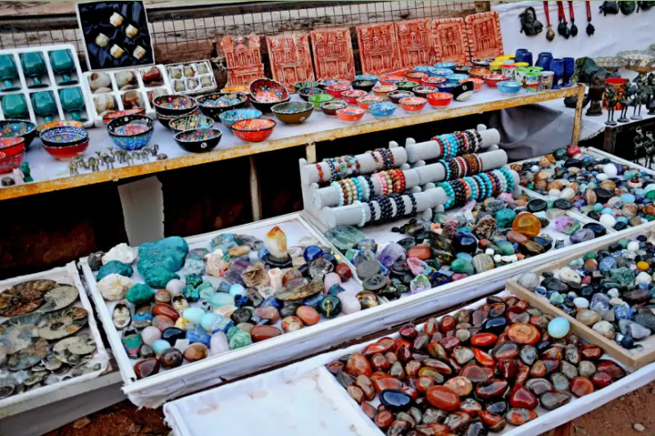 i souvenir al mercato locale di wadi musa, wadi musa