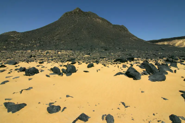 rovine nel deserto nero in egitto , deserto nero egitto