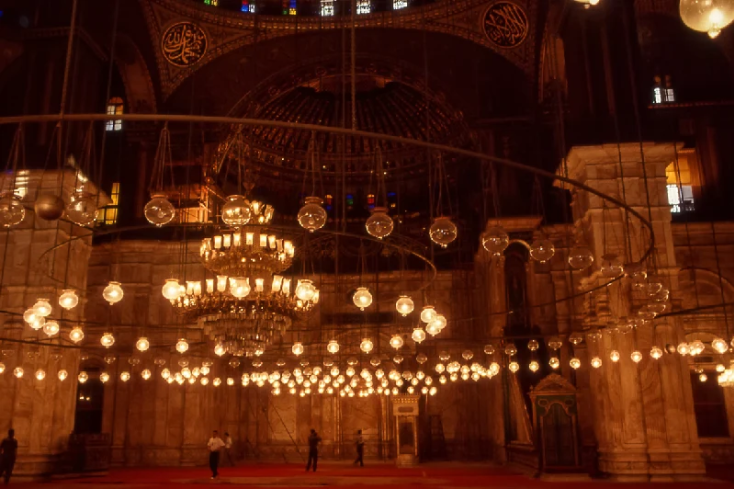 lampadari nella sala della Moschea, moschea del sultano hassan