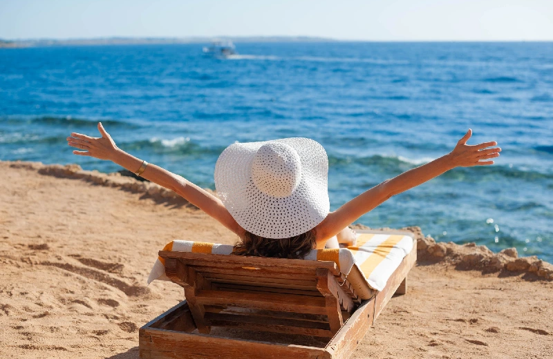 Mille e una notte Sharm el Sheikh, Una persona a Sharm
