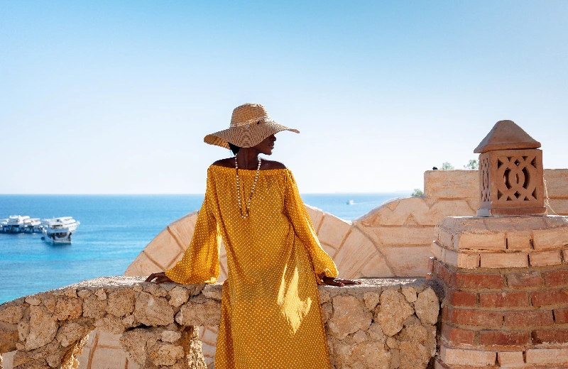 Mille e una notte Sharm el Sheikh, Una donna davanti al mare
