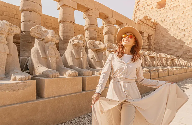 una donna al tempio di luxor, crociera sul nilo e marsa alam