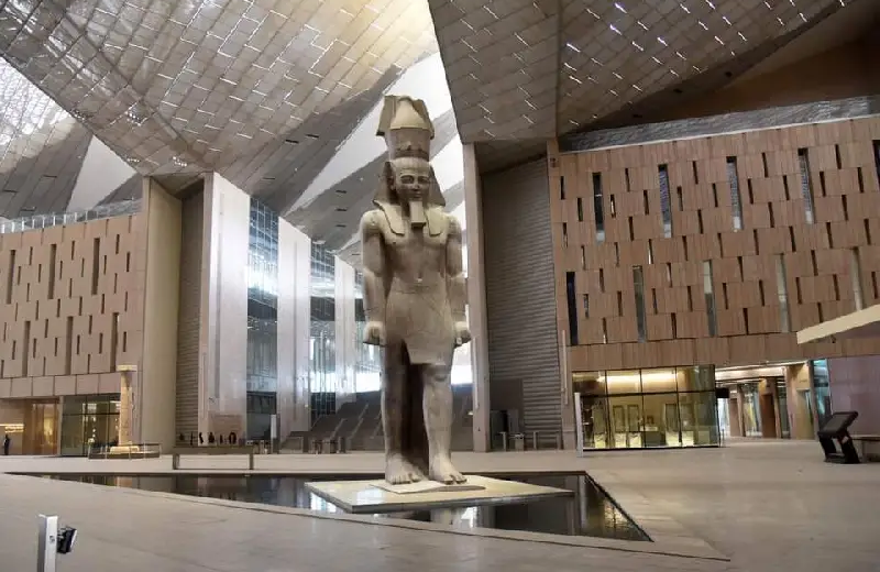 la statua di Ramsis al grande museo egizio