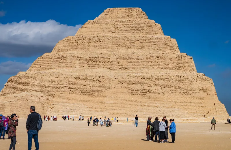 la piramide a gradoni di Djoser a Saqqara, pasqua al cairo
