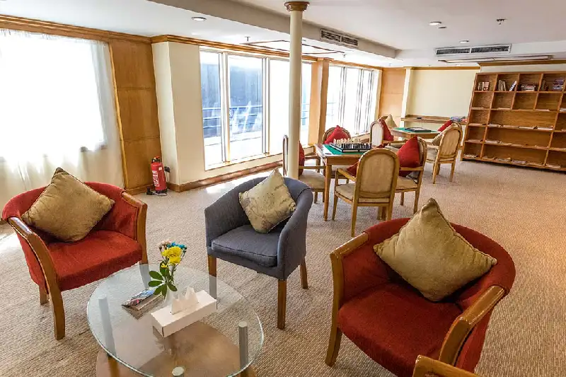 poltrone con cuscini al ricizione della crociera