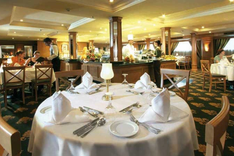 il ristorante a bodro della crociera, Cairo e crociera Nilo a Pasqua,
