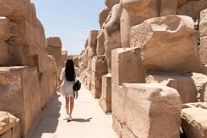 Escursioni ai Tempio di Dendera e Abydos da Luxor, Una bella donna in Egitto a Luxor