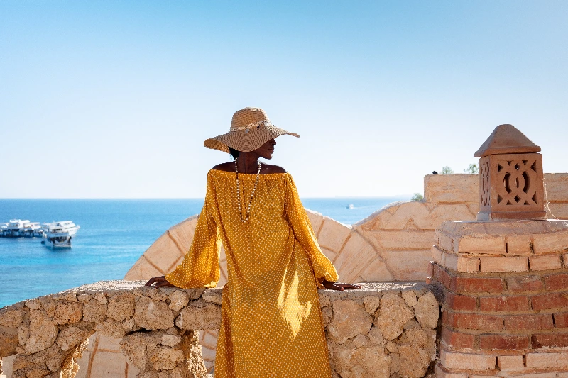 Mille e una notte Sharm el Sheikh, Una donna davanti al mare