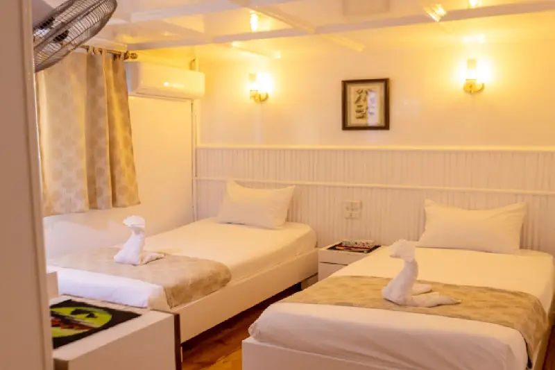 camera da letto a bordo della crociera ikadoli