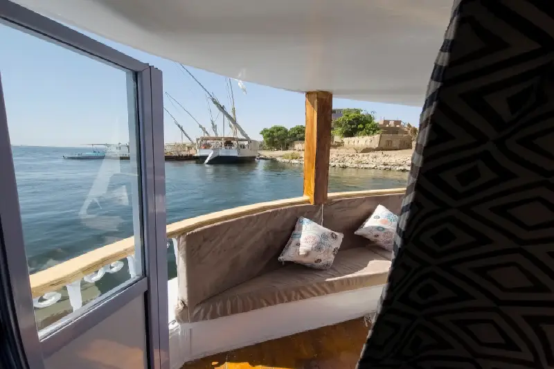 una scena fantastica dalla dahabeya ikadoli