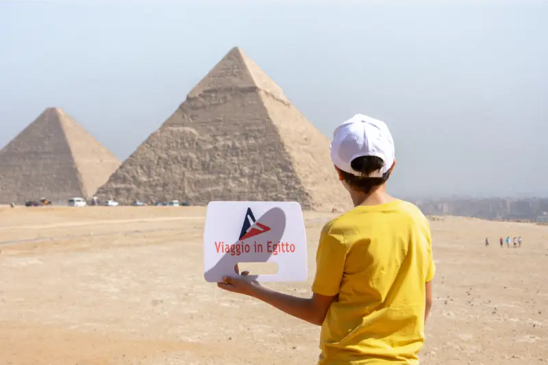 Il nostro cliente nelle Piramidi, vacanze di natale in egitto