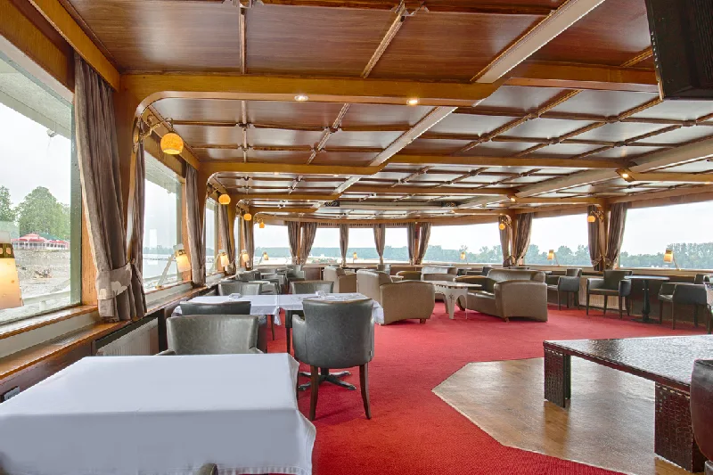 Interni del ristorante di crociera, crociera sul nilo miglior tour operator