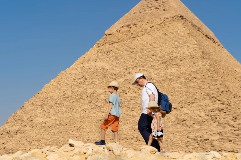 Una Famiglia alle Piramidi, egitto e giordania