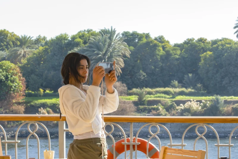 Donna a bordo di una Crociera, egitto e giordania