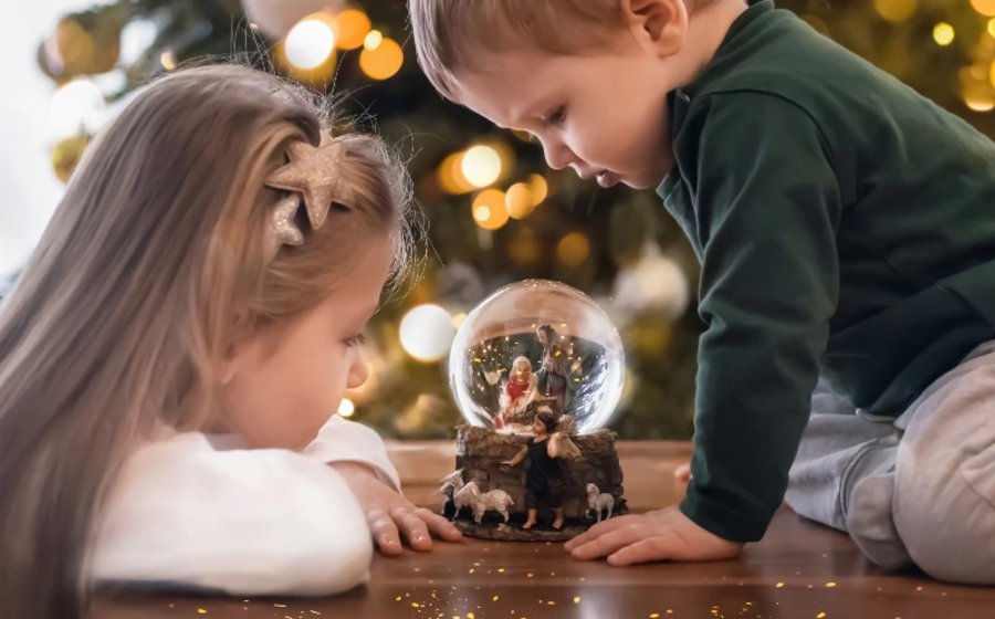 Dove andare a Natale, due bambini a natale