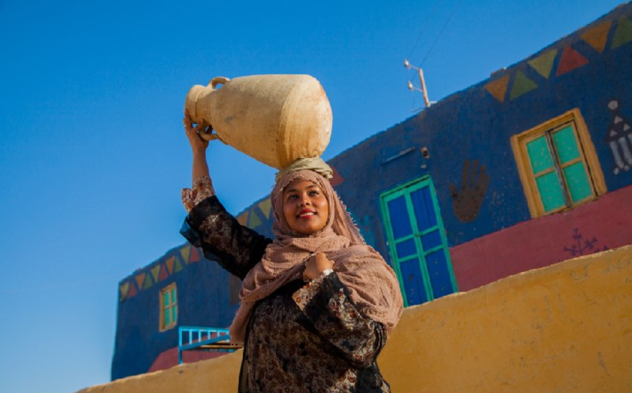 nubia egitto, una donna egiziana a nubia