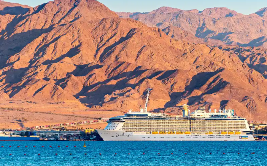 una crociera al porto di aqaba , golfo di aqaba