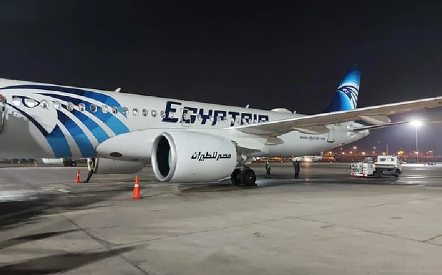 aereo di egypt air all'aeroporto di assuan , aeroporto assuan