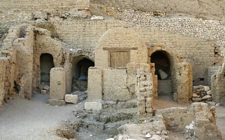 deir el-medina, villaggio degli artigiani vicino alla valle dei re, deir el medina