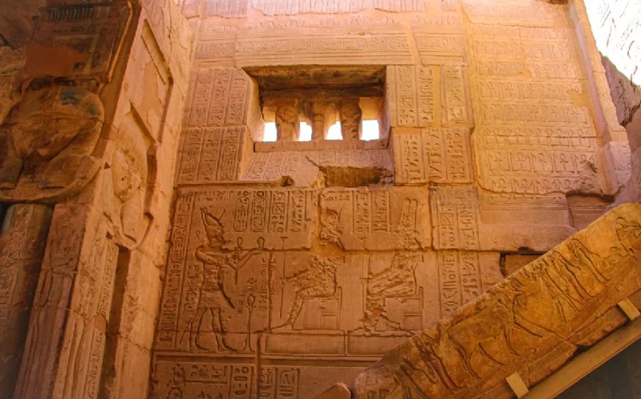 Uno dei dipinti sullepareti di deir el-medina, deir el medina