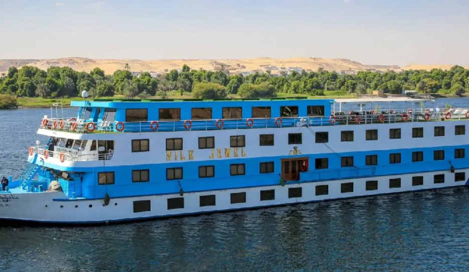 la nave naviga sul nilo, crociera sul nilo offerte