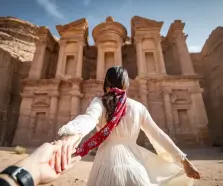 una ragazza a petra, temperature giordania dicembre