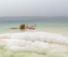 Cose da vedere in Giordania, Una donna al mare in giordania