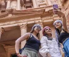 tre ragazze a petra, sicurezza in giordania