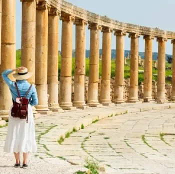 una ragazza a jerash