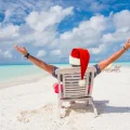 egitto capodanno,un ragazzo davanti al mare di marsa alam