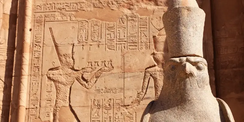 Diós Horus en el Templo de Edfu