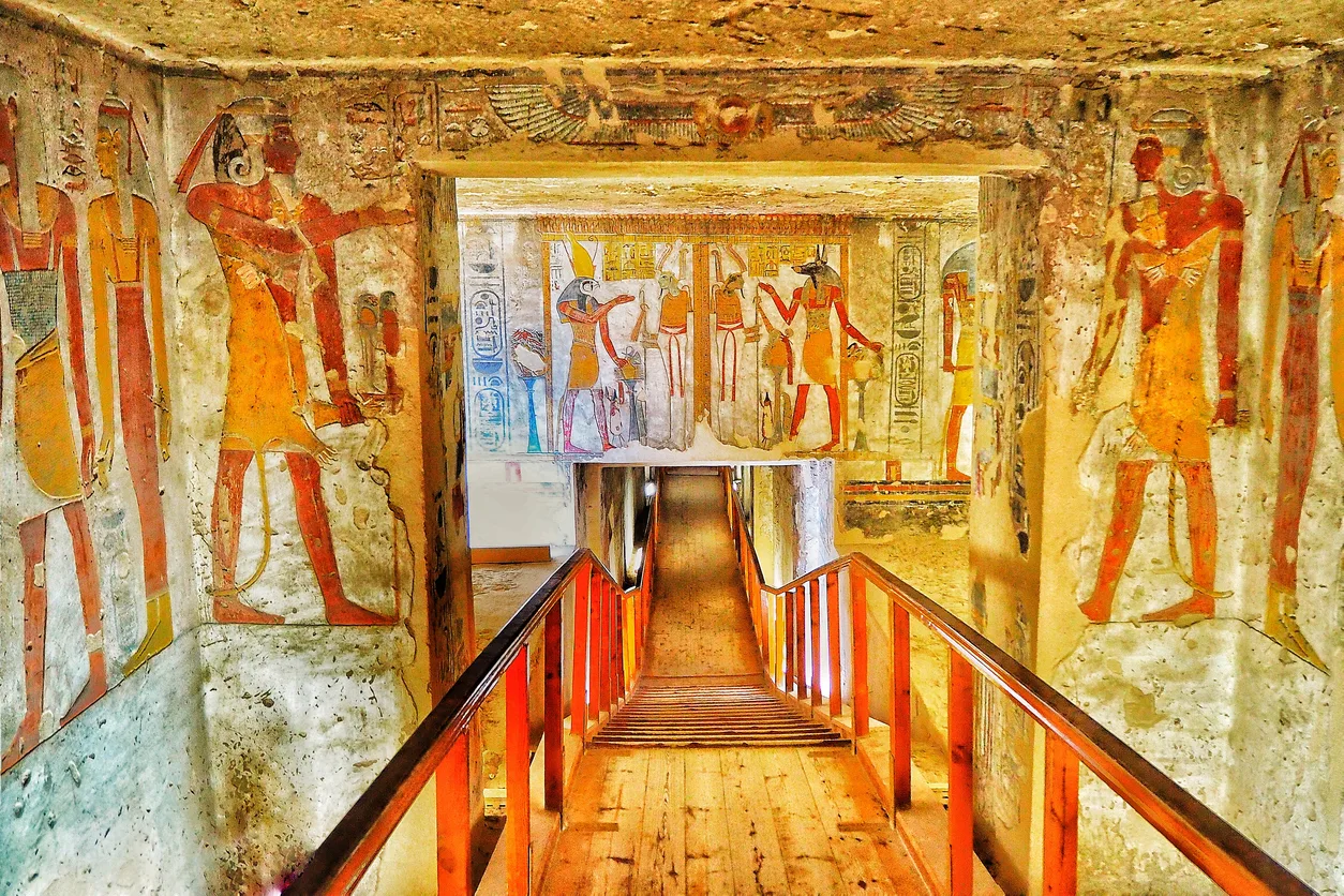 valley of kings closeuo details, Cairo Luxor tour