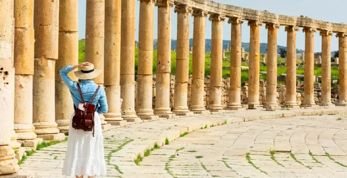 una ragazza a jerash