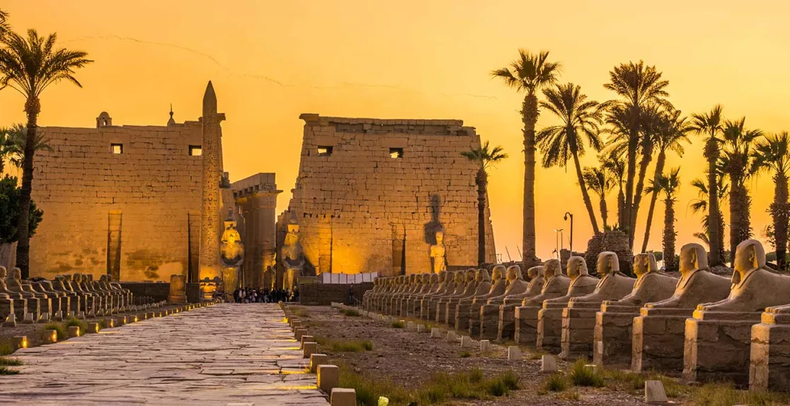 il tempio di luxor al tramonto